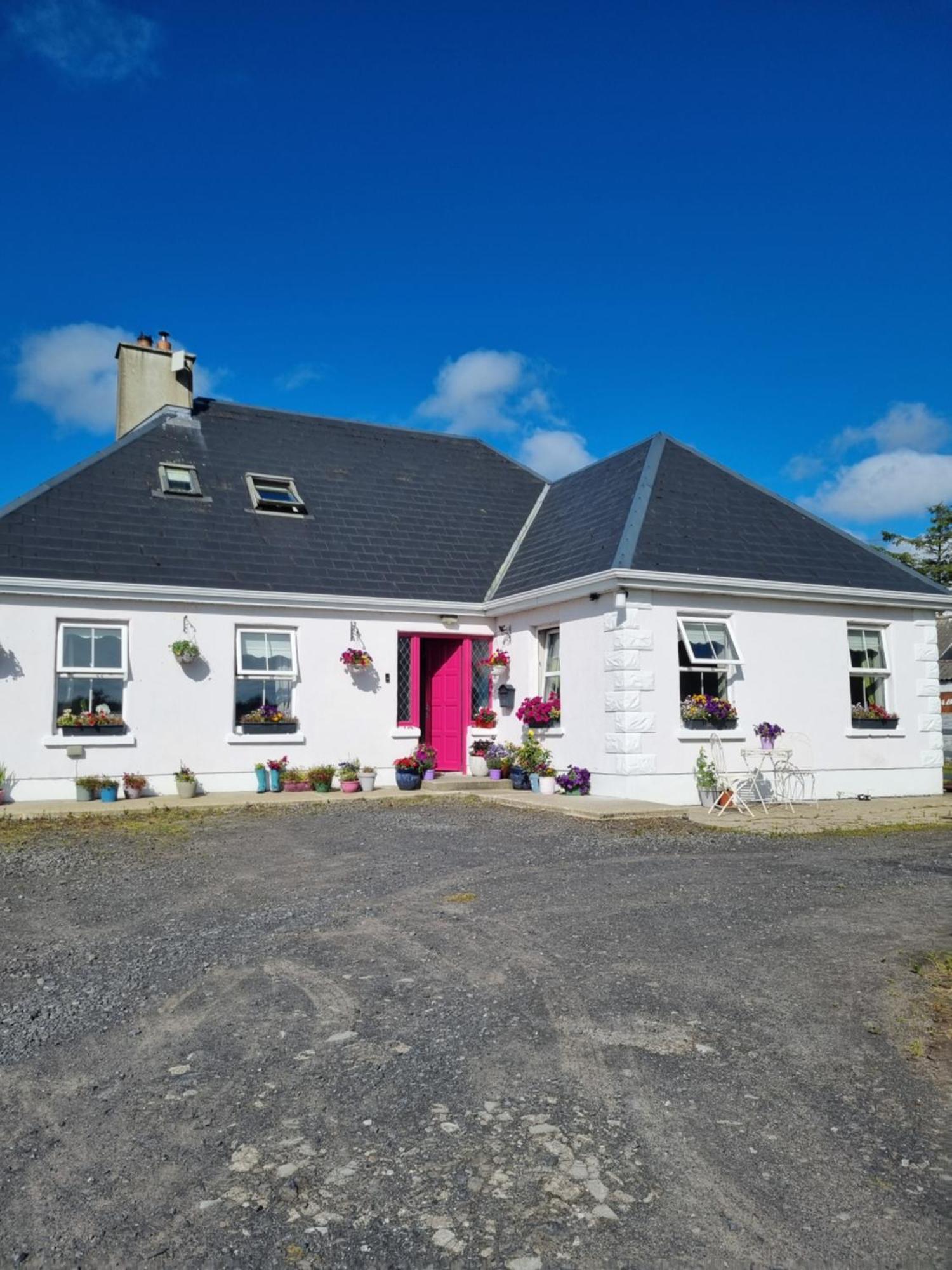 Ferienwohnung The Pink Door Killala Exterior foto